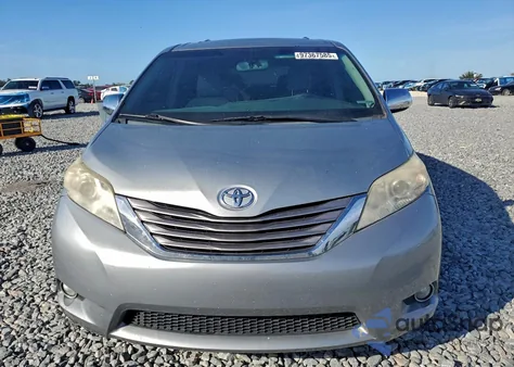 2015 Toyota Sienna Xle z USA, uszkodzony, nr VIN 5TDYK3DC3FS625954